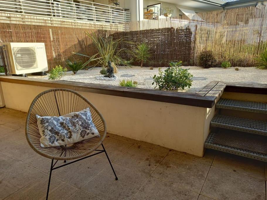 Appartement 8 Personnes En Face Des Remparts Climatise Avec Terrasse Et Parking Авиньон Екстериор снимка